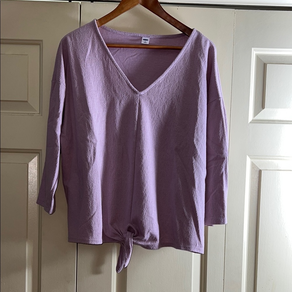 Old Navy Light Lavender Tie Front Blouse With 3/4 Sleeves For Multiple Seasons